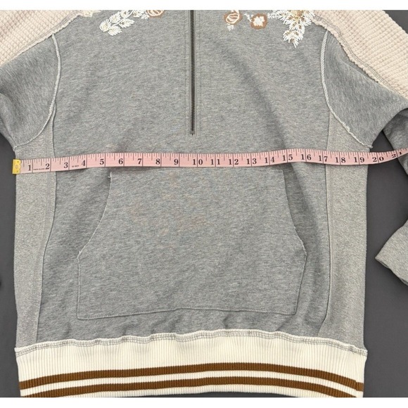 Gimmicks by BKE Pullover Sweater Womens Small Gray 1/4 Zip Beaded Shoulder Boho - Picture 3 of 12